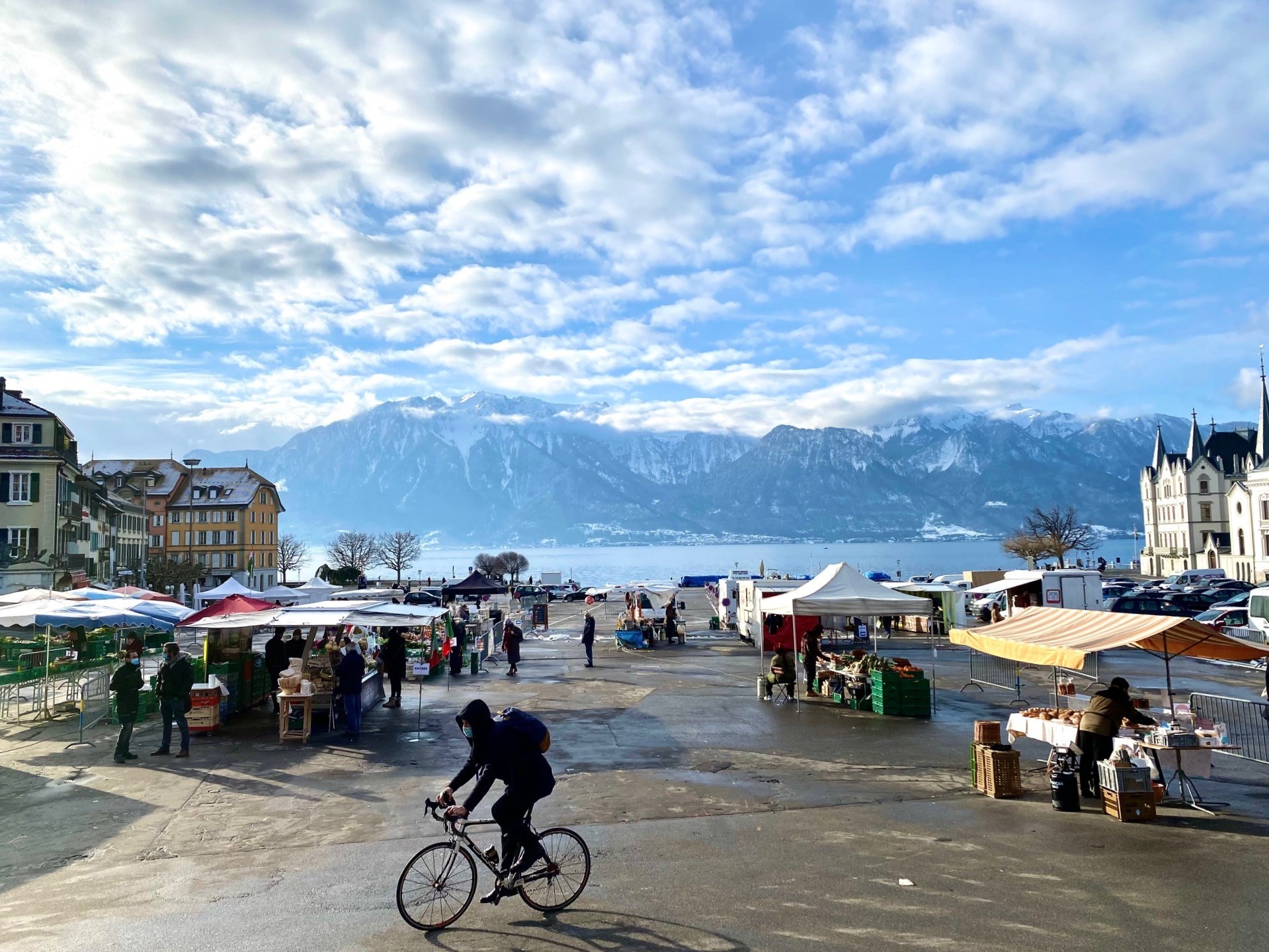 Vevey: « Non à la suppression de 50 places sur la place du Marché et au plan de circulation »